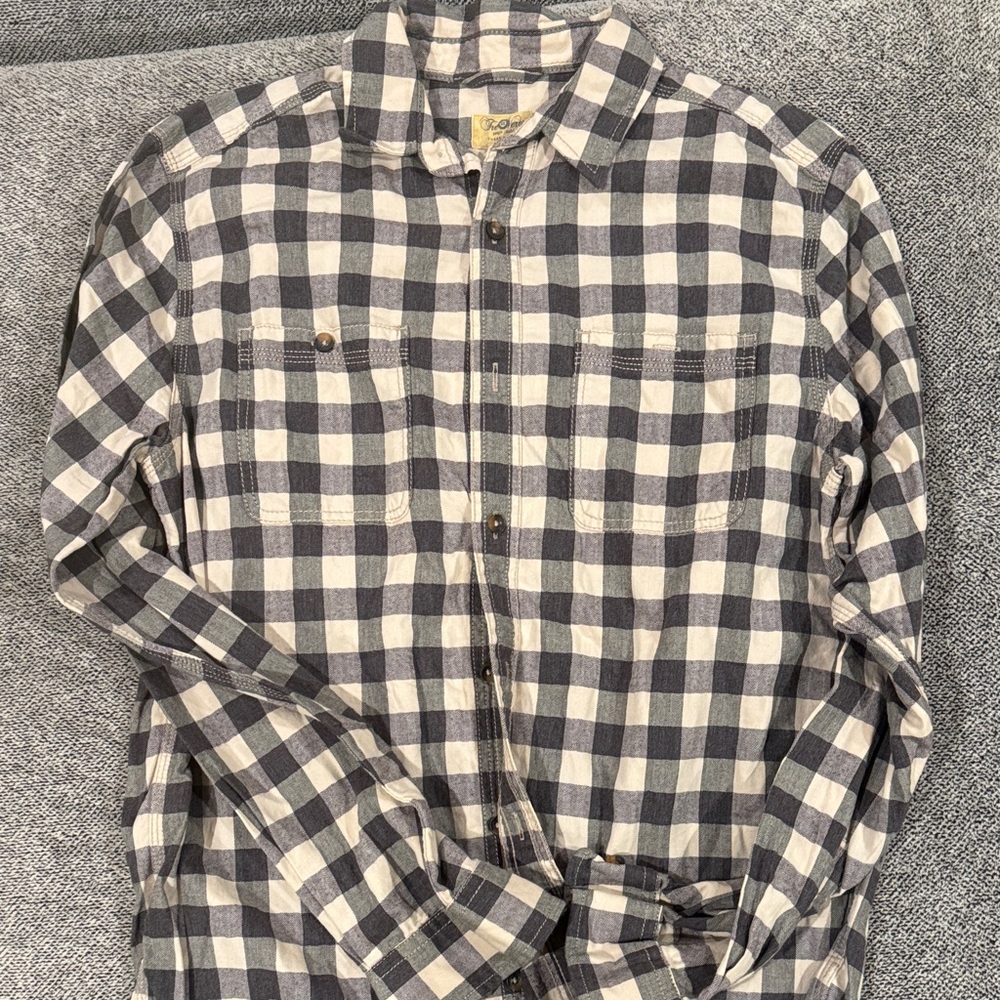 Men’s Medium checkered  Button-Up Shirt. Tre Vero brand.